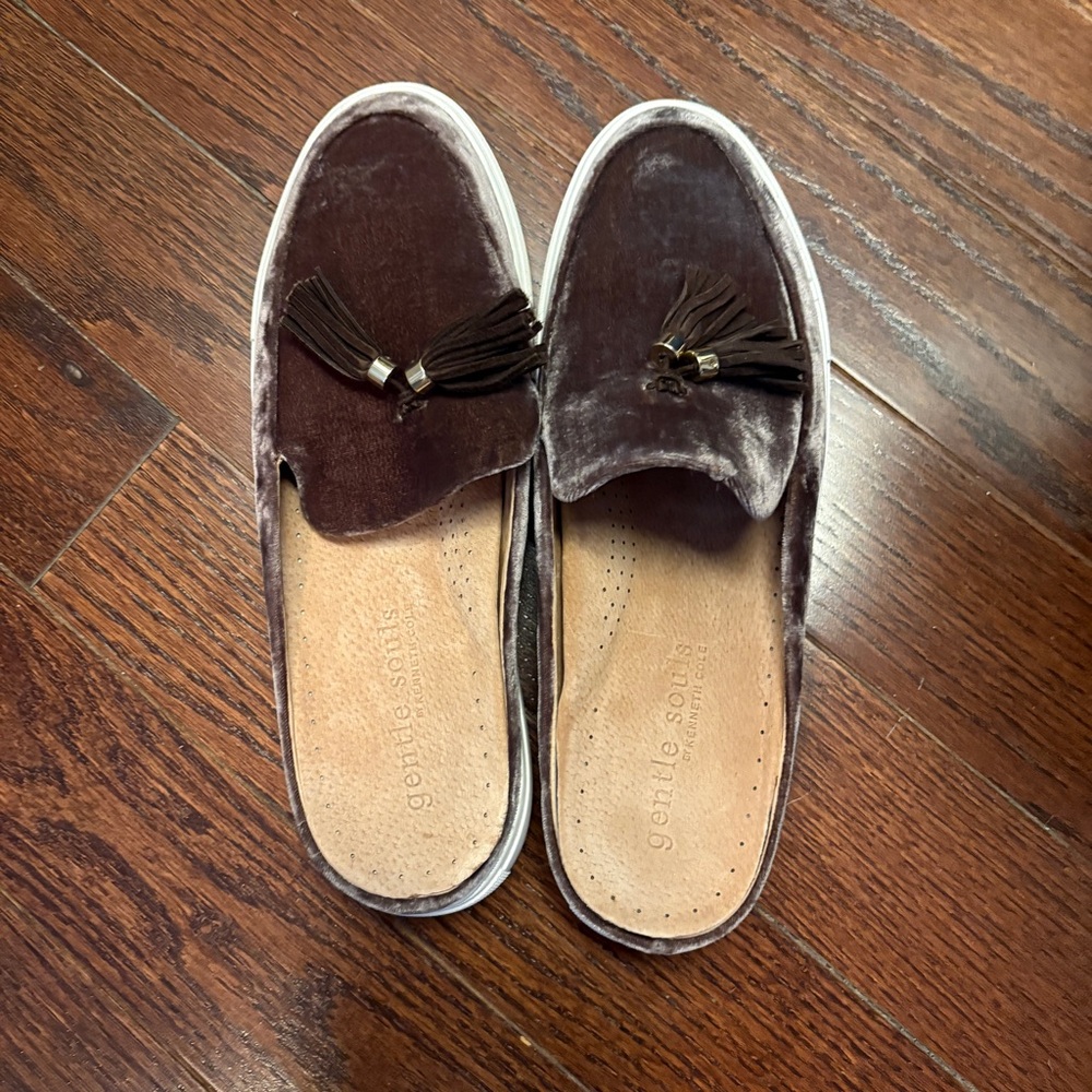 NIB Gentle Souls “Rory” crushed velvet tassel sneaker mules